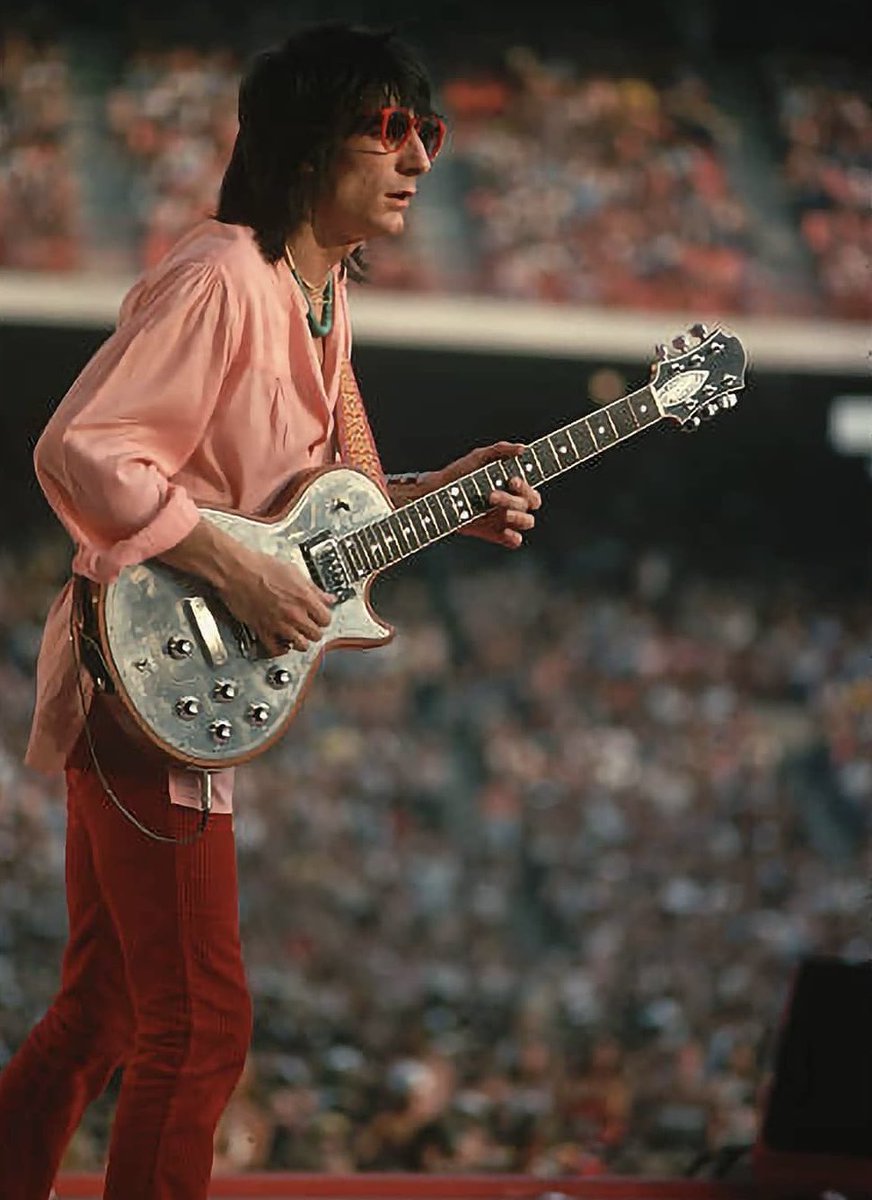The Rolling Stones (@rollingstones) on Twitter photo Wishing the one and only Ronnie Wood a very happy birthday today! Keep on rockin’ Ronnie! 🎉🎸🎉 <a href="/ronniewood/">Ronnie Wood</a>
📸:
1: J.Bouquet
2. Denis O’Regan
3. LJ Van Houten
4. Lynn Goldsmith Wishing the one and only Ronnie Wood a very happy birthday today! Keep on rockin’ Ronnie! 🎉🎸🎉 <a href="/ronniewood/">Ronnie Wood</a>
📸:
1: J.Bouquet
2. Denis O’Regan
3. LJ Van Houten
4. Lynn Goldsmith