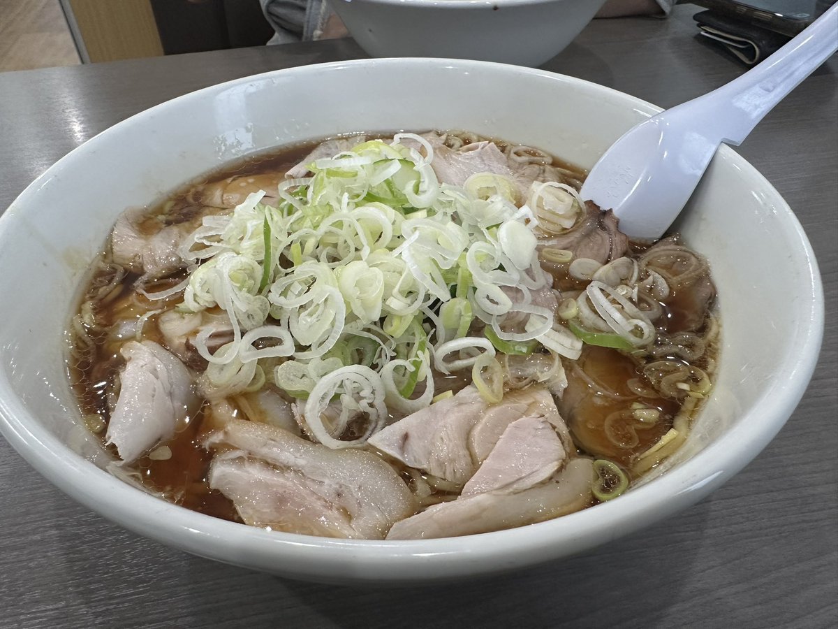 麺ゃけん　チャーシューメン(ネギトッピング)  うまい