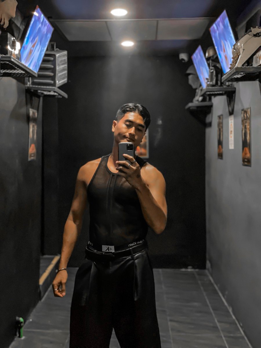 ดีนะยังแบกร่างกลับห้องได้ 
เบิร์ดเดย์เมื่อคืน สนุกมาก ♥️ 
🍫🍫🍫
ช็อกโกแลตอุ่นๆ