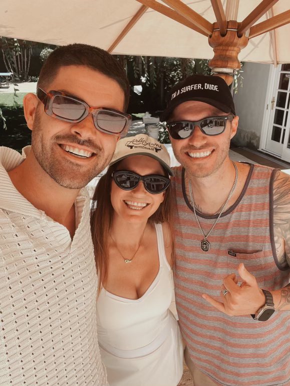 B-Villain tweet media