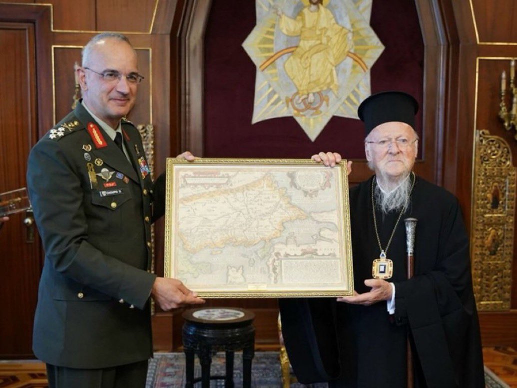 🇬🇷Yunan Savunma Bakanı İstanbul'a geliyor.
📍Fener Rum Başpapazı Bartholomeos'a bir harita hediye ediyor.
🇹🇷Haritada İstanbul dahil, Türkiye'nin Trakya toprakları Yunan toprağı olarak gösteriliyor.
🤔Mevkidaşına bir sözün olacak mı Sayın Yaşar Güler? <a href="/tcsavunma/">T.C. Millî Savunma Bakanlığı</a>
