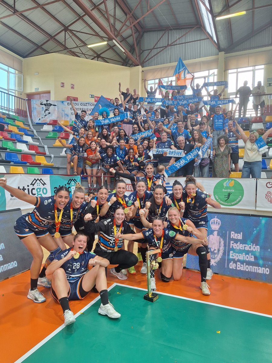 Egun on!! 
Bai !! Ligako txapeldunak gara!!
Denboraldi ezinhobea!! 

Eskerrik asko atzo gu babesten egon zineten zale, instituzio eta komunikabide eta etxetik ere bultzaka aritu zinetenoi! 
#indarurdina 
#goraberabera