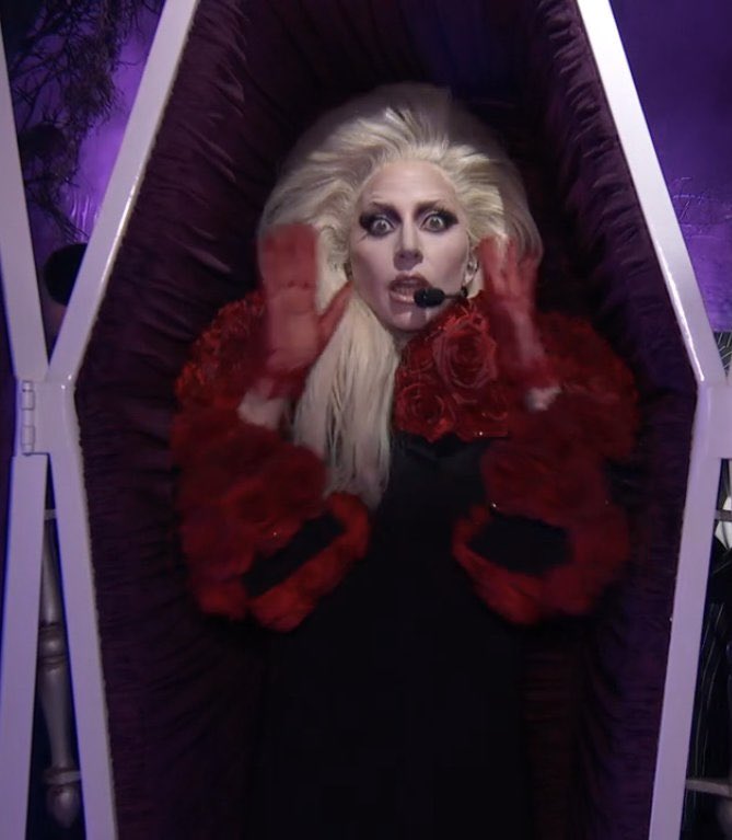 laetiJ's tweet photo. Am I the only one that went back to high school with this performance?! #nostalgia #Gaga https://t.co/jxfmmk5onr