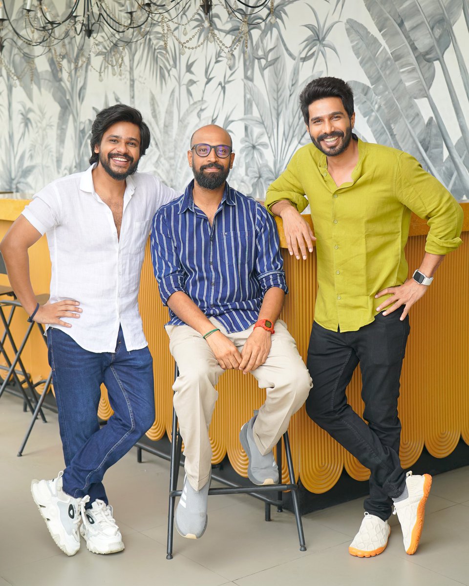 Vishnu Vishal Studioz (@vvstudioz) on Twitter photo Snapped before the buzz 💥
Captured just before we stepped into the Press & X Influencers Meet for #OhoEnthanBaby
Grateful for the energy and excitement that followed ❤️
First Glimpse Link ▶️ youtu.be/DDxqivLXwFI
#OEB
#OEBfromJuly
Directed by <a href="/Krishnakum25249/">Krishnakumar Ramakumar</a>.
Produced Snapped before the buzz 💥
Captured just before we stepped into the Press & X Influencers Meet for #OhoEnthanBaby
Grateful for the energy and excitement that followed ❤️
First Glimpse Link ▶️ youtu.be/DDxqivLXwFI
#OEB
#OEBfromJuly
Directed by <a href="/Krishnakum25249/">Krishnakumar Ramakumar</a>.
Produced