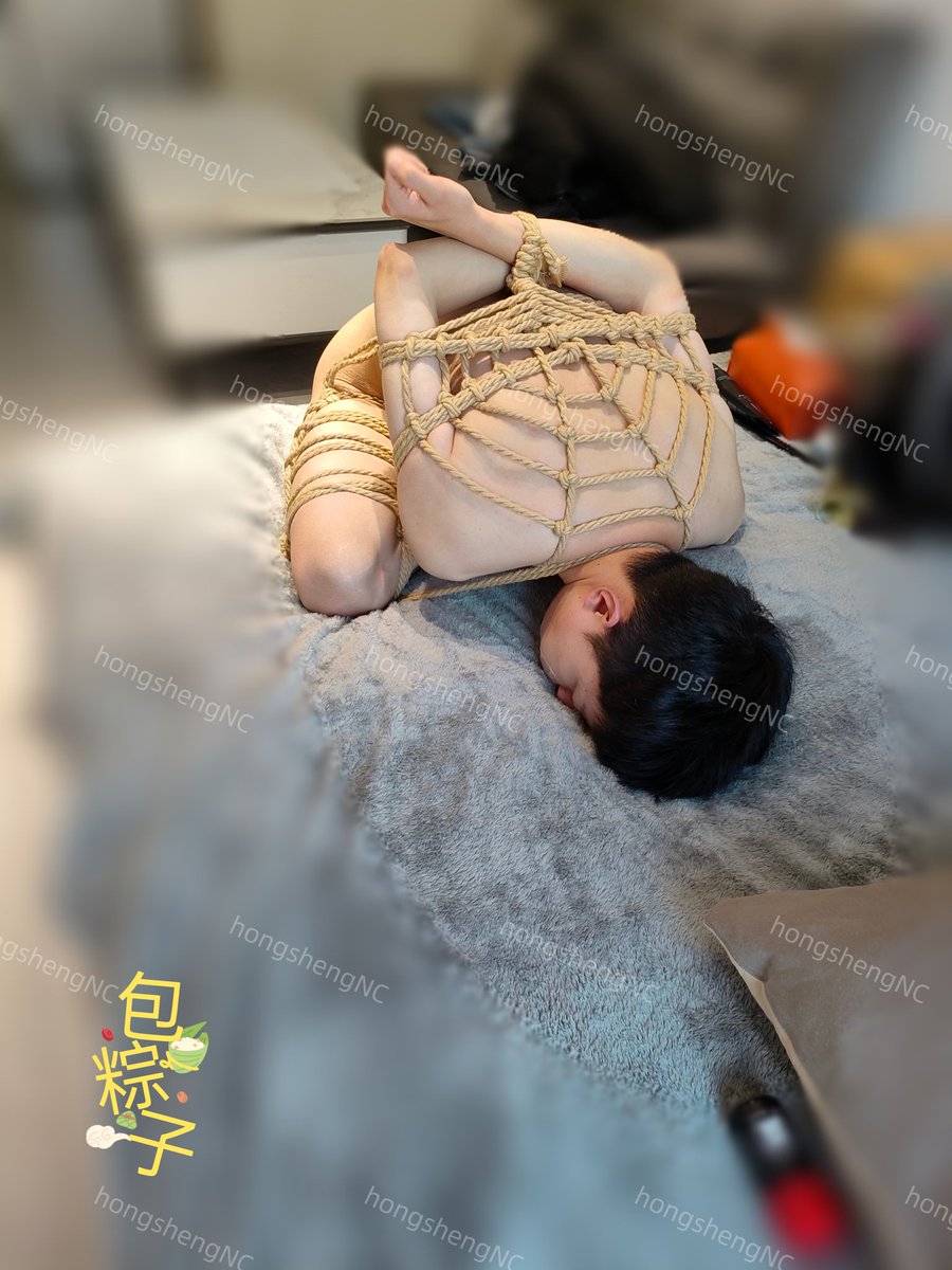 六一 + 端午 = 男孩最喜欢的事情

端午安康  包粽子咯 

好喜欢这种肉粽