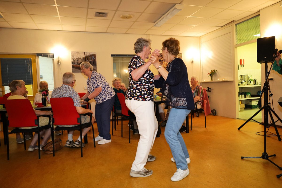 Jan en Zwaan bij Nij Tjaerda: muziek en gezelligheid in Damwâld - rtvnof.nl/jan-en-zwaan-b…