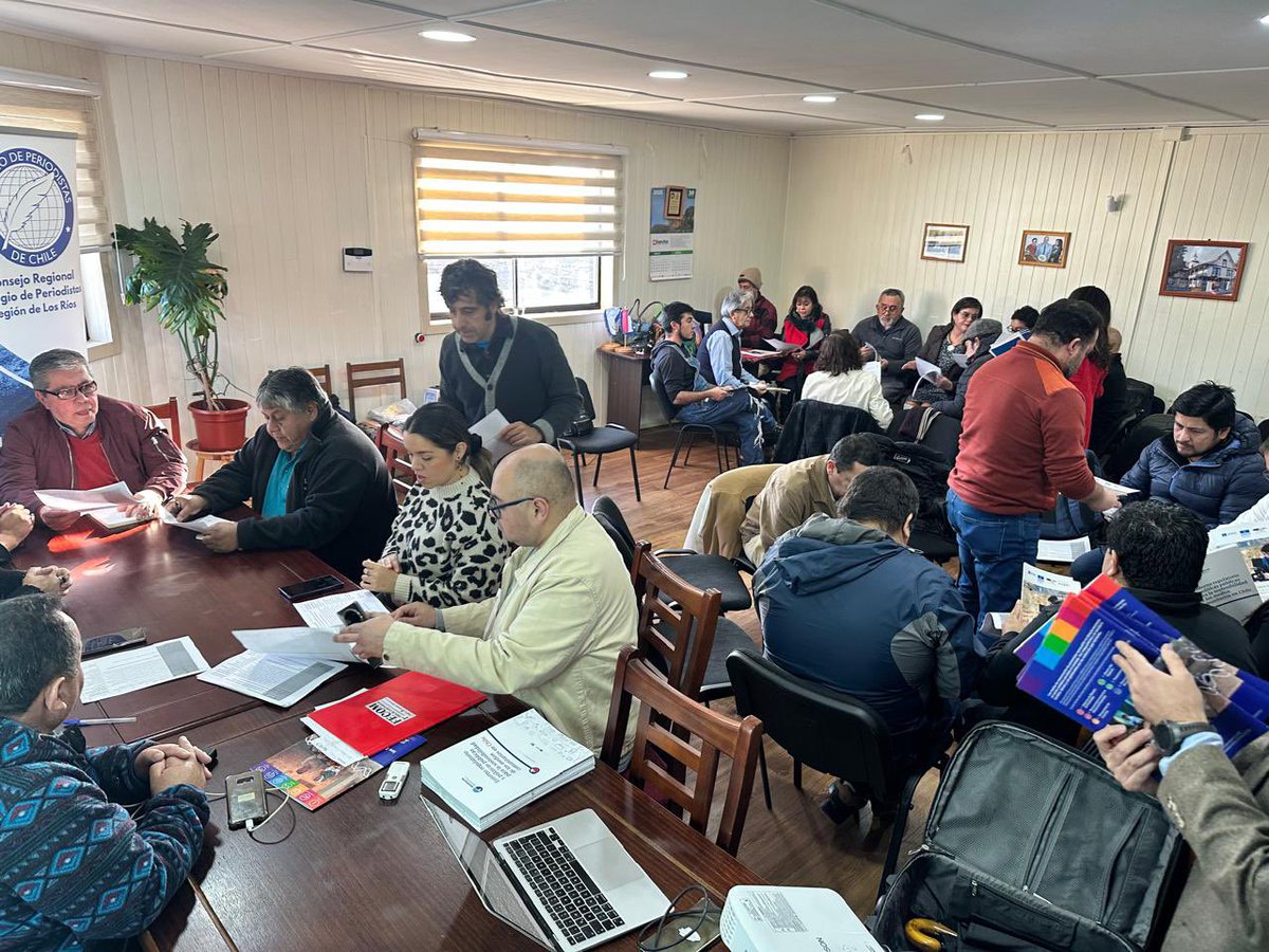UNESCO Santiago (@unescosantiago) on Twitter photo 🎙️ Hoy se realizó en la <a href="/UAustraldeChile/">Universidad Austral de Chile</a> #Valdivia y en #RíoBueno, el taller de la <a href="/UNESCOSantiago/">UNESCO Santiago</a> dirigido a medios de comunicación comunitarios.
La actividad contó con la colaboración de <a href="/OdcChile/">Observatorio del Derecho a la Comunicación ODC</a> y el #ColegioDePeriodistas.
Participaron medios locales, mapuches y académicos 🎙️ Hoy se realizó en la <a href="/UAustraldeChile/">Universidad Austral de Chile</a> #Valdivia y en #RíoBueno, el taller de la <a href="/UNESCOSantiago/">UNESCO Santiago</a> dirigido a medios de comunicación comunitarios.
La actividad contó con la colaboración de <a href="/OdcChile/">Observatorio del Derecho a la Comunicación ODC</a> y el #ColegioDePeriodistas.
Participaron medios locales, mapuches y académicos