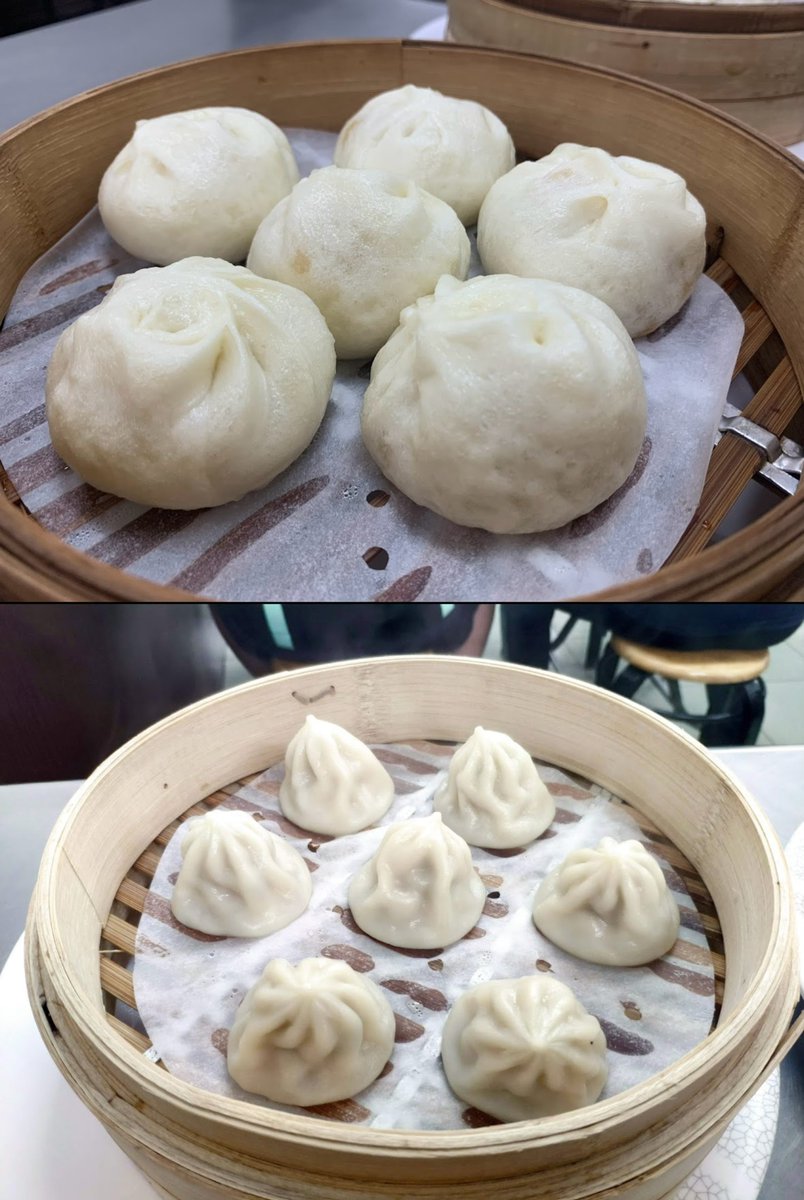 poooo_chu's tweet image. 進了有賣乾麵、酸辣湯、小籠包和湯包的在地人小店，才知道下面那籠的叫做湯包，上面那一籠才是小籠包，一人點一整籠小籠包差點飽到走不出門