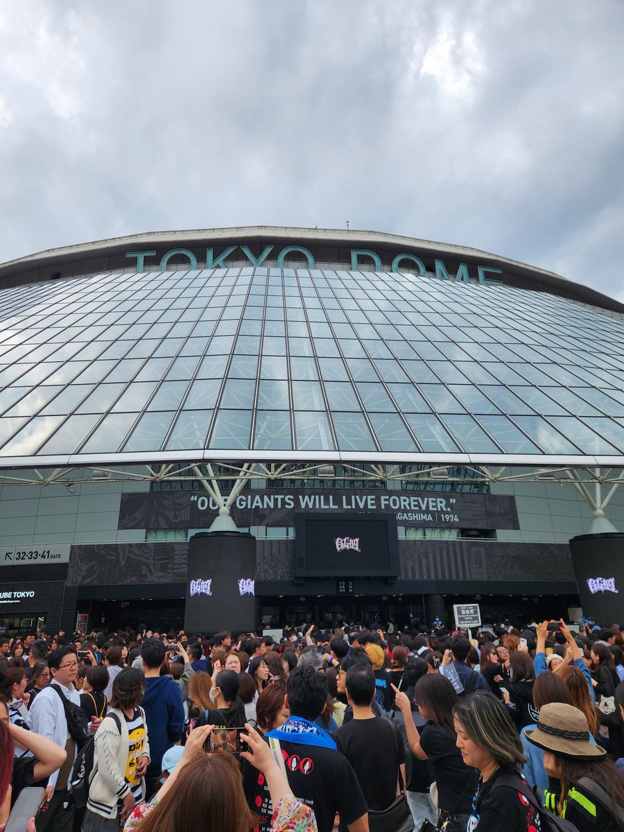 tmnt1230's tweet photo. 余裕で10年以上ぶりのGLAY！ https://t.co/sYcYRoQuBy