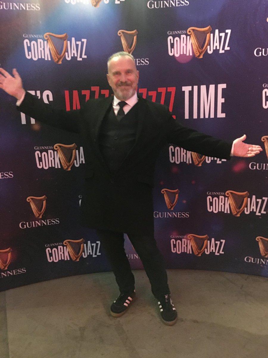 Songster after succeeding to get preferred songstress out of the picture. Tadaa