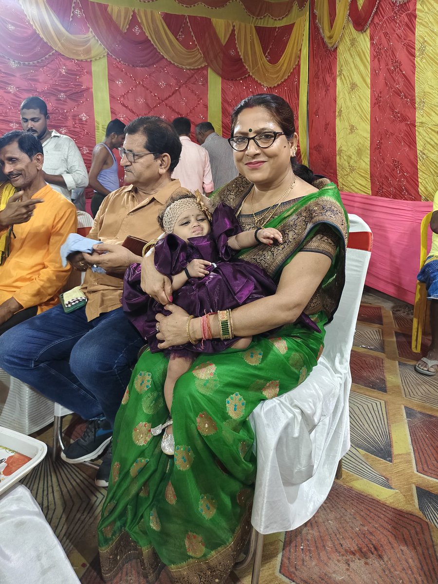 gitakumarirjd's tweet photo. साहेबगंज विधानसभा अंतर्गत पारू प्रखंड के बुढ़ानपुर में श्री गंगाशरण साह जी के सुपुत्र श्री दीपक साह जी के शादी उपरांत वर-वधु समारोह में शामिल होकर शुभकामनाएं दी।
#gitakumarirjd #gitasinghrjd #sahebganjvidhansabha #RJD #TejashwiYadav #nextcmofbihar
@RJDforIndia @laluprasadrjd https://t.co/eYCt6dwetI
