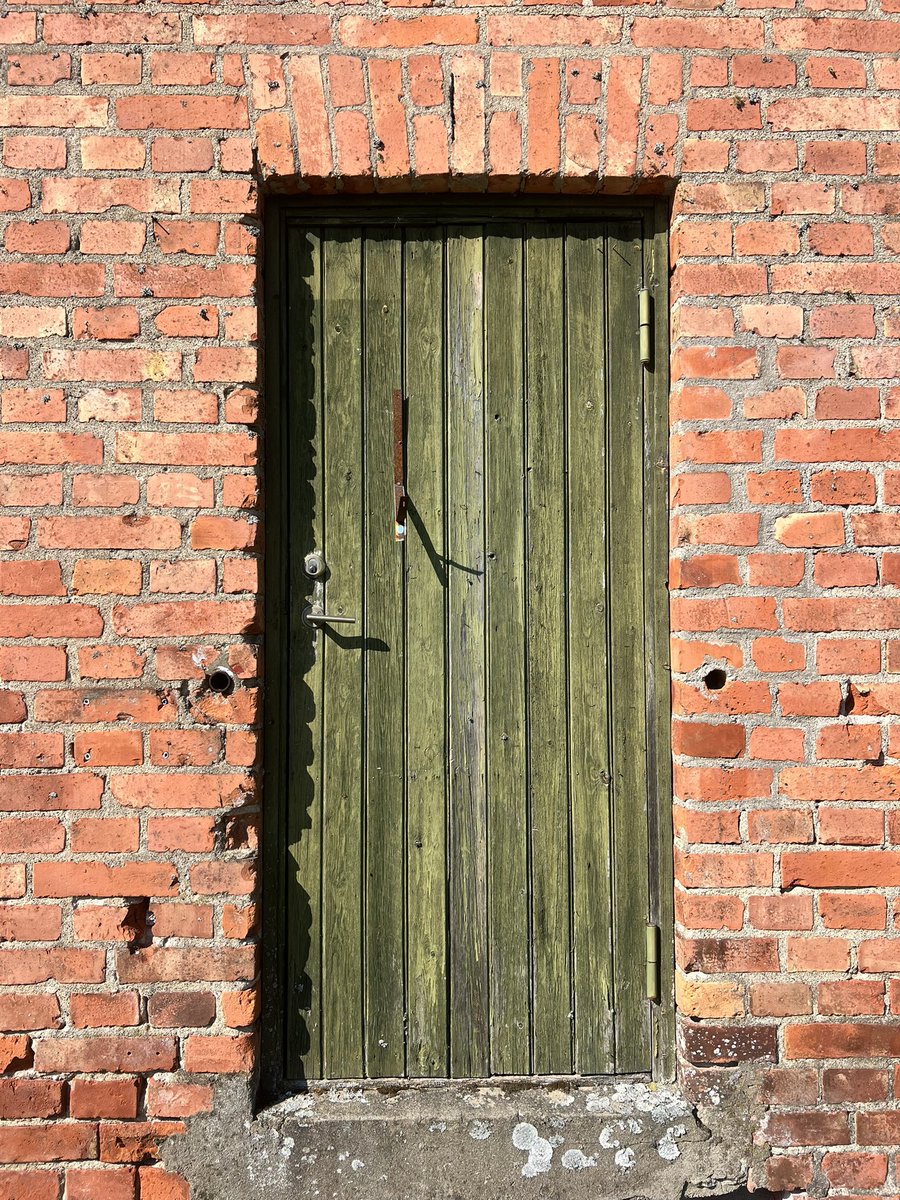 I wanna know whats behind that door
#electricgallery