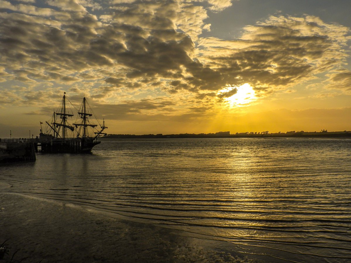It's Your Wales (@itsyourwales) on Twitter photo Could be an oil painting! 'The Galeรณn Andalucรญa', Victoria Dock, Caernarfon. Courtesy <a href="/madmaz2112/">Marilyn E Williams</a> #Wales #WelshPassion Could be an oil painting! 'The Galeรณn Andalucรญa', Victoria Dock, Caernarfon. Courtesy <a href="/madmaz2112/">Marilyn E Williams</a> #Wales #WelshPassion