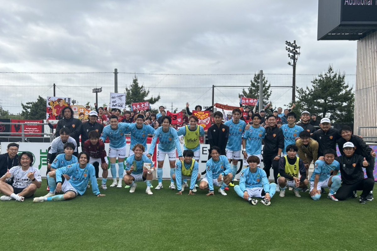 📸｜𝗪𝗜𝗡𝗡𝗜𝗡𝗚 𝗣𝗛𝗢𝗧𝗢 お待たせしました！！！！！ アウェイで勝利🙌🙌🙌 どんな時も応援してくださる皆さまと  全員で掴みとった勝ち点3❤️‍🔥❤️‍🔥❤️‍🔥 📱最高のプレーに！#FCRコイン を送ろう ▷  https://t.co/H2wgYpkh3r #FC琉球