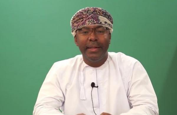 ببالغ الحزن والأسى، ننعي الإعلامي الأستاذ محمود عبيد،
الذي وافته المنية بعد رحلة صبر واحتساب مع المرض.
فقد كان مثالًا في الثبات والتسليم بقضاء الله، عرفناه بأخلاقه الرفيعة التي زرع بها محبة في قلوب كل من عرفه..
نسأل الله أن يسكنه فسيح جناته
إنّا لله وإنّا إليه راجعون