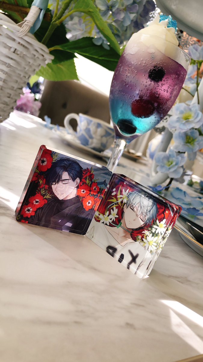 「แสงเข้าแล้วดราม่าเวอร์ ไปคาเฟ่กับเพื่อนม」|スキ🍀𝕊𝕌𝕂𝕀🌻 ℤ𝕨𝕖𝕖𝕋 * 𝕤𝕞✨のイラスト