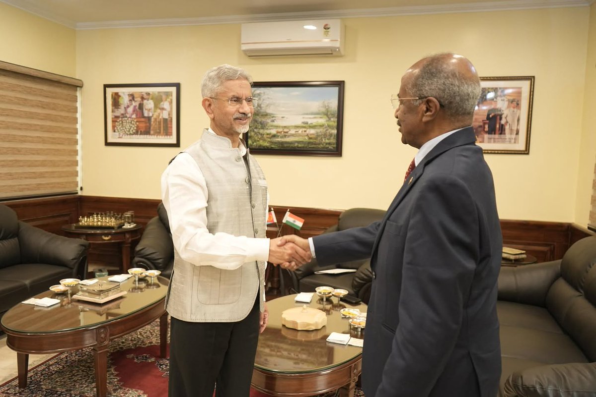 hawelti's tweet photo. Foreign Minister Osman Saleh today met, in Delhi, Indian Foreign Minister, Dr. S. Jaishankar.  The talks focussed on overall enhancement of bilateral ties; and especially in the sectors of Health, Education as well as Trade and Investment.  

The two sides further discussed current developments  in the Horn of Africa, the Red Sea and the Indian Ocean.