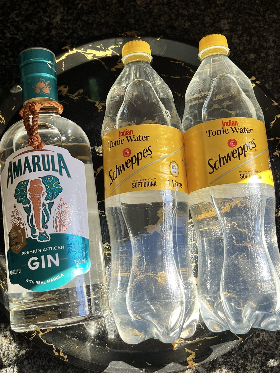 Get one of these combos for only P300 especially if you are in Mochudi/Morwa/Pilane/Raserura

I need them gone asap

Ntshware mo 74 774 683 gone hela jaana.