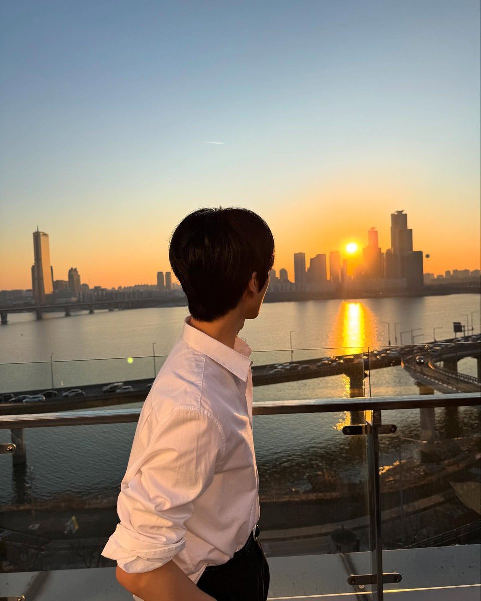 jisurng's tweet image. POV dinner with a beautiful view!

20 months with my beautiful girl and still counting 💙