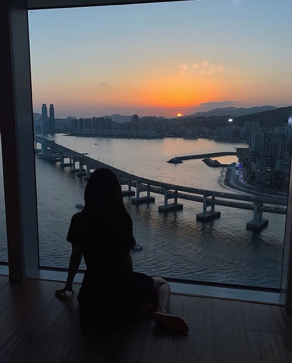 jisurng's tweet image. POV dinner with a beautiful view!

20 months with my beautiful girl and still counting 💙