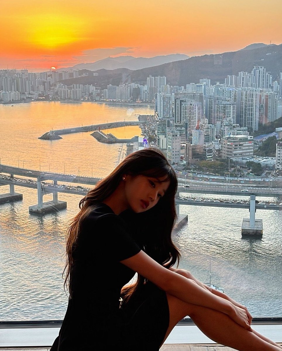 jisurng's tweet image. POV dinner with a beautiful view!

20 months with my beautiful girl and still counting 💙