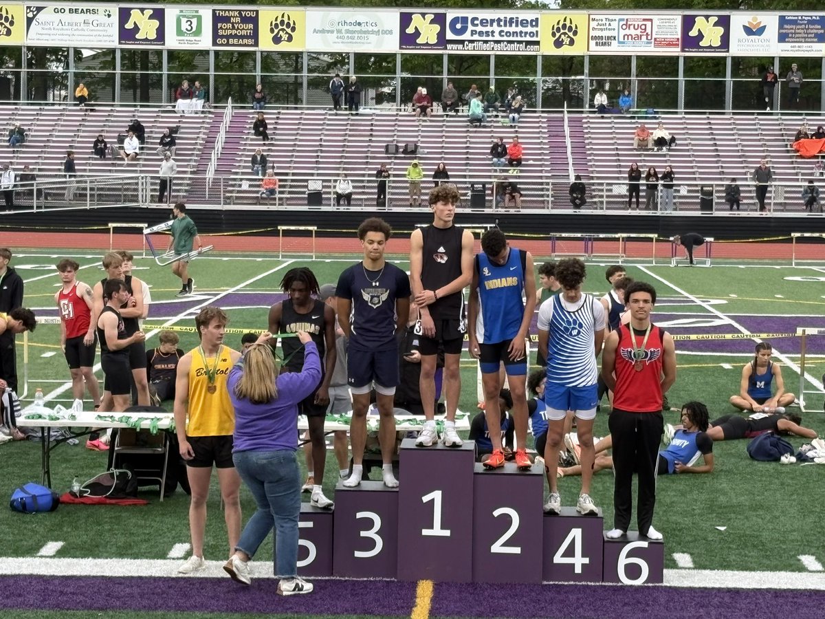 coachrodhooks's tweet photo. Congratulations your lady Phoenix track team runners up at the 2025 regional meet!! Also congrats to sophomore Brandon Locke “BL” 6th place finish regional!!! OB 💪🏽 @OBPhoenix https://t.co/2EGUktJ6AY