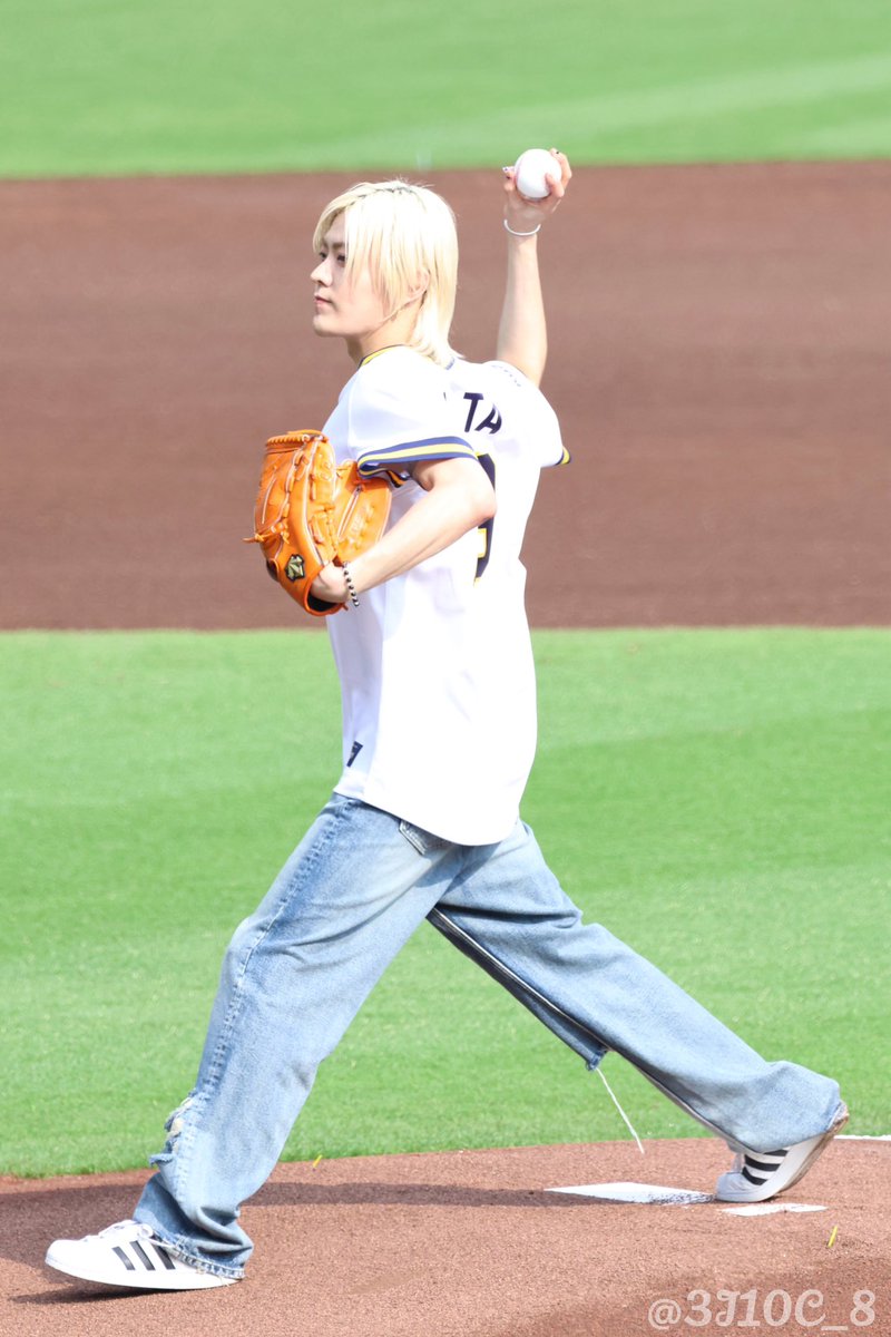 250601 ほっともっと神戸

ナイスピッチングでした⚾️💮

#유타 #中本悠太 #YUTA
 #NCT127  #Bs2025
#つながる韓国KOREADAY