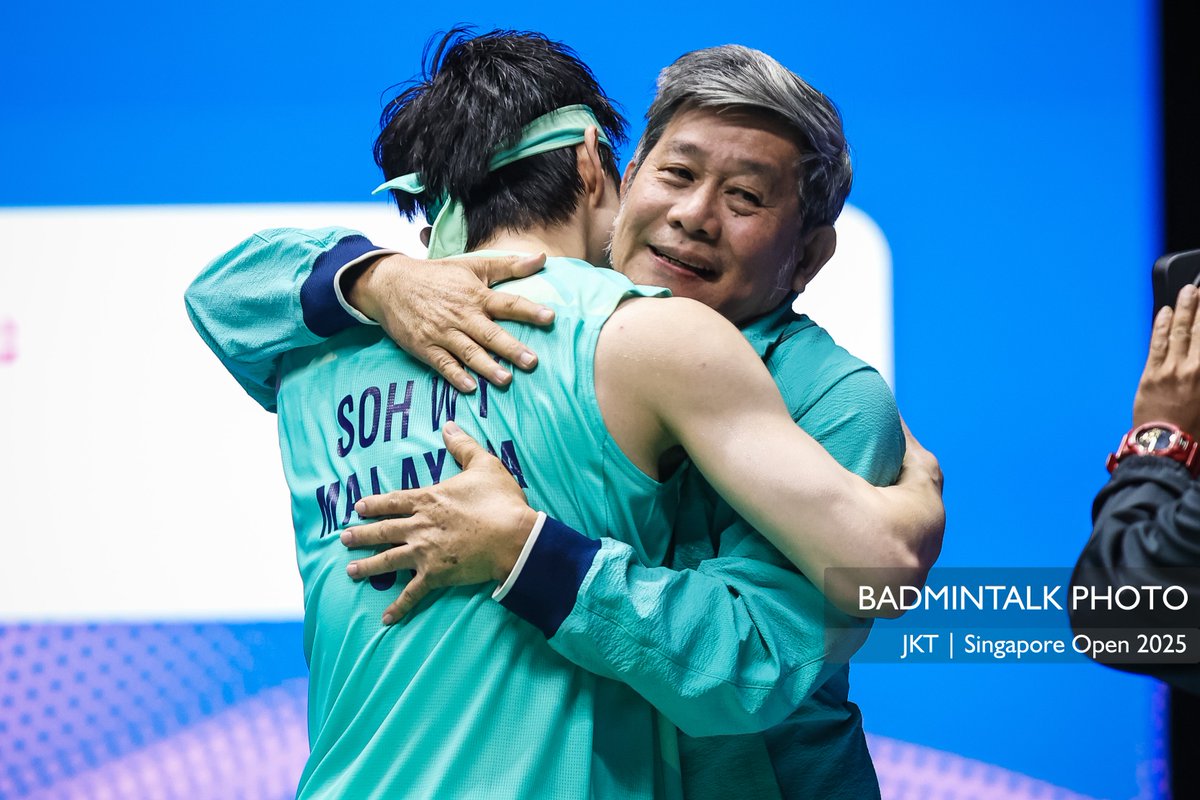 Coach Naga Api 🐉🔥

#BadmintalkPhoto #SingaporeOpen2025 #KFFSBO2025