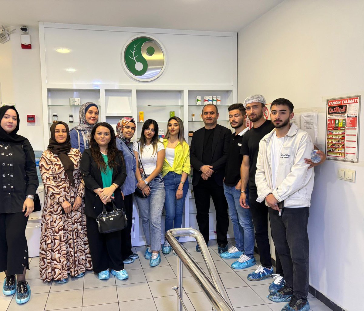 Yüksekokulumuz Dr. Yılmaz Tıbbi Bitkiler Üretim A.Ş. isimli Gıda Takviye Edicisi üretim işletmesine teknik gezi düzenlenmiştir. İşletmede gerçekleştirilen faaliyetler hakkında işletme yetkilisinden bilgiler alınmıştır.