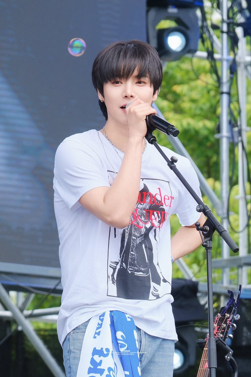 250524 피크페스티벌

간지러운 머리칼 사이~~
해를 품은 바다🌊

#용훈 #YONGHOON #원위 #ONEWE