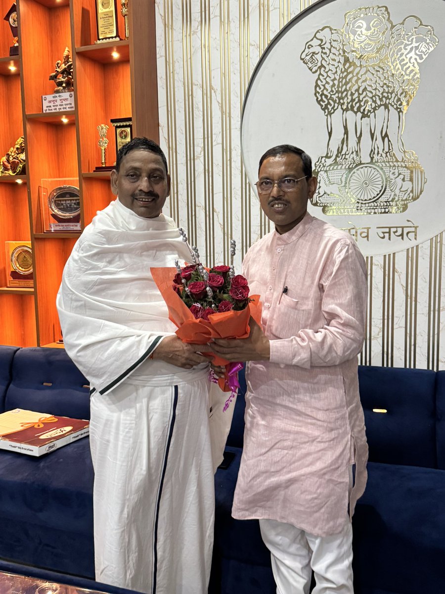 harishshakyabjp's tweet image. आंवला लोकसभा के पूर्व सांसद माननीय #श्री_धर्मेन्द्र_कश्यप जी के आवास बरेली पहुंच कर जन्मदिन की बधाई एवं शुभकामनाएं दी....

परम पिता परमेश्वर की कृपा आप पर सदैव बनी रहे ।।
#DharmendraKashyap