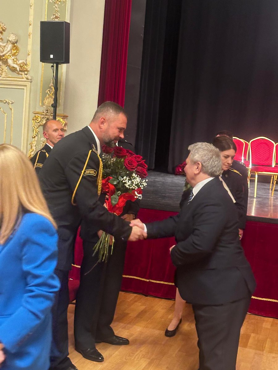 W miniony piątek w Teatrze Zdrojowym im. Henryka Wieniawskiego w Szczawnie-Zdroju odbyła się Uroczysta Akademia z okazji Powiatowego Dnia Strażaka. Wszystkim wyróżnionym i odznaczonym,  serdecznie gratuluję i dziękuję za nieustanną służbę na rzecz bezpieczeństwa mieszkańców! #PSP