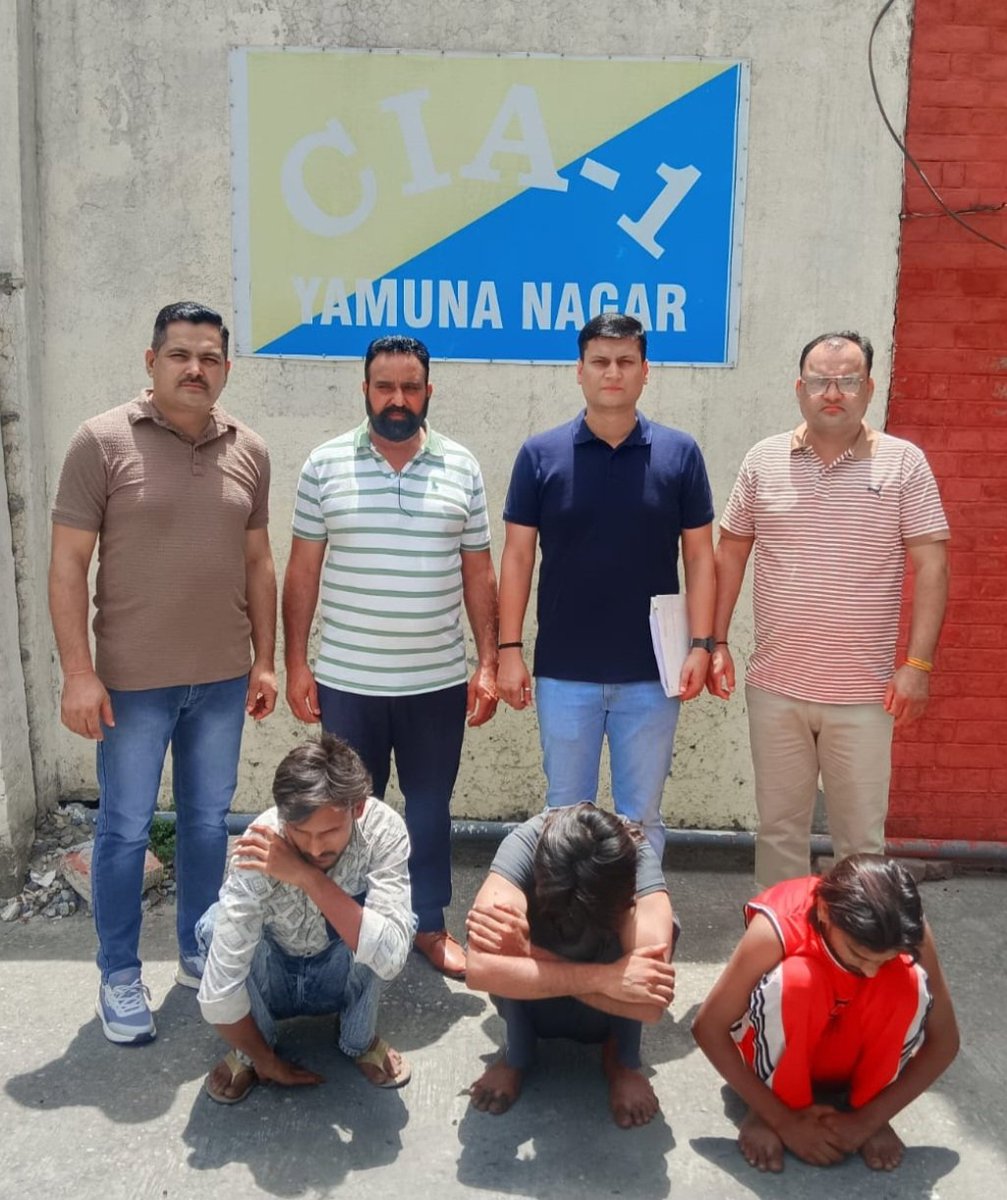 अपराध शाखा -1 व थाना गांधीनगर पुलिस टीम ने कार्रवाई करते हुए जम्मू कॉलोनी में पिस्तौल दिखाकर धमकाने के आरोप में 3आरोपियो को किया गिरफ्तार।जिनकी पहचान गाँव ममीदी वासी रामकर्ण उर्फ कन्नु पुत्र देसराज,इरशाद पुत्र अनवर व जम्मु कालोनी वासी रजनीश पुत्र कटार सिंह के रूप में हुई।