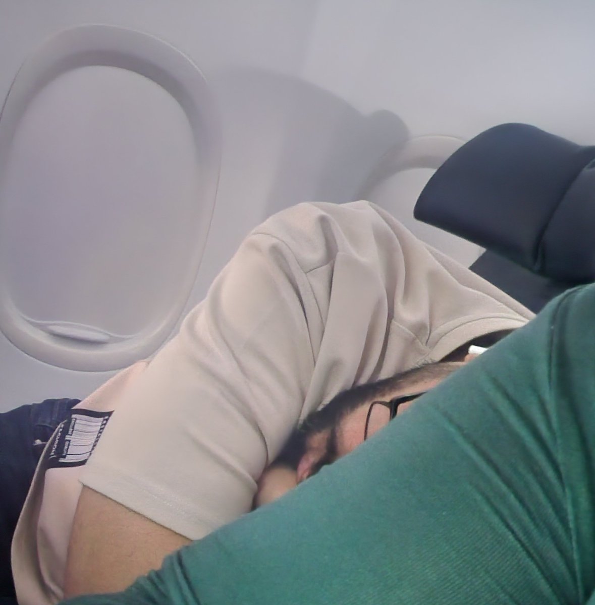 UnbelievablyAnnoyingCatVoice (now SansaCooks) tweet media