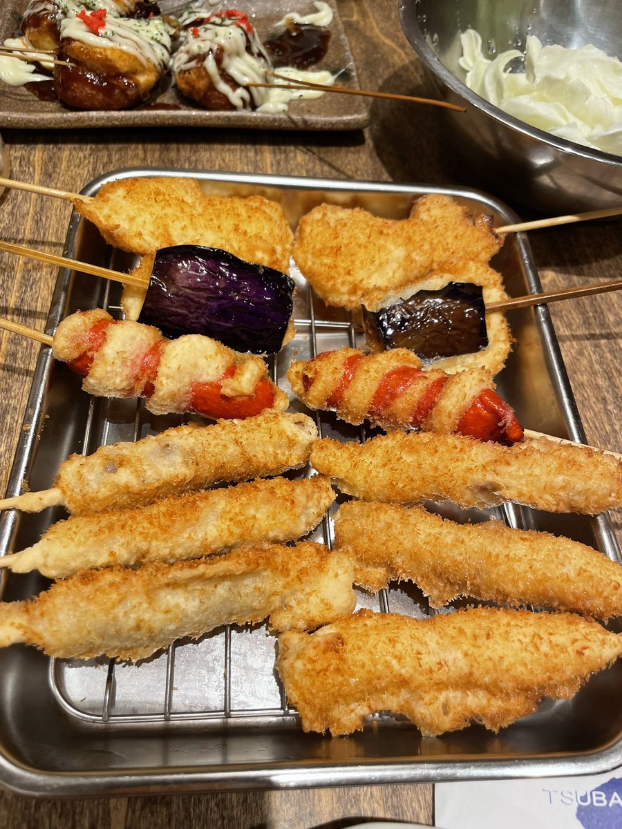 試合後、混雑する新大阪駅で何とか入ったお店。店主も店員さんも、おもてなしが一流ではなかったけど、そこに付け込んで、何かを申すのは違うと思い、普通に楽しみました。唯一、普通な店員さんとは仲良くなれたので、世の中、楽しんだもの勝ちだなと改めて実感。それはスタジアム内でも一緒です。