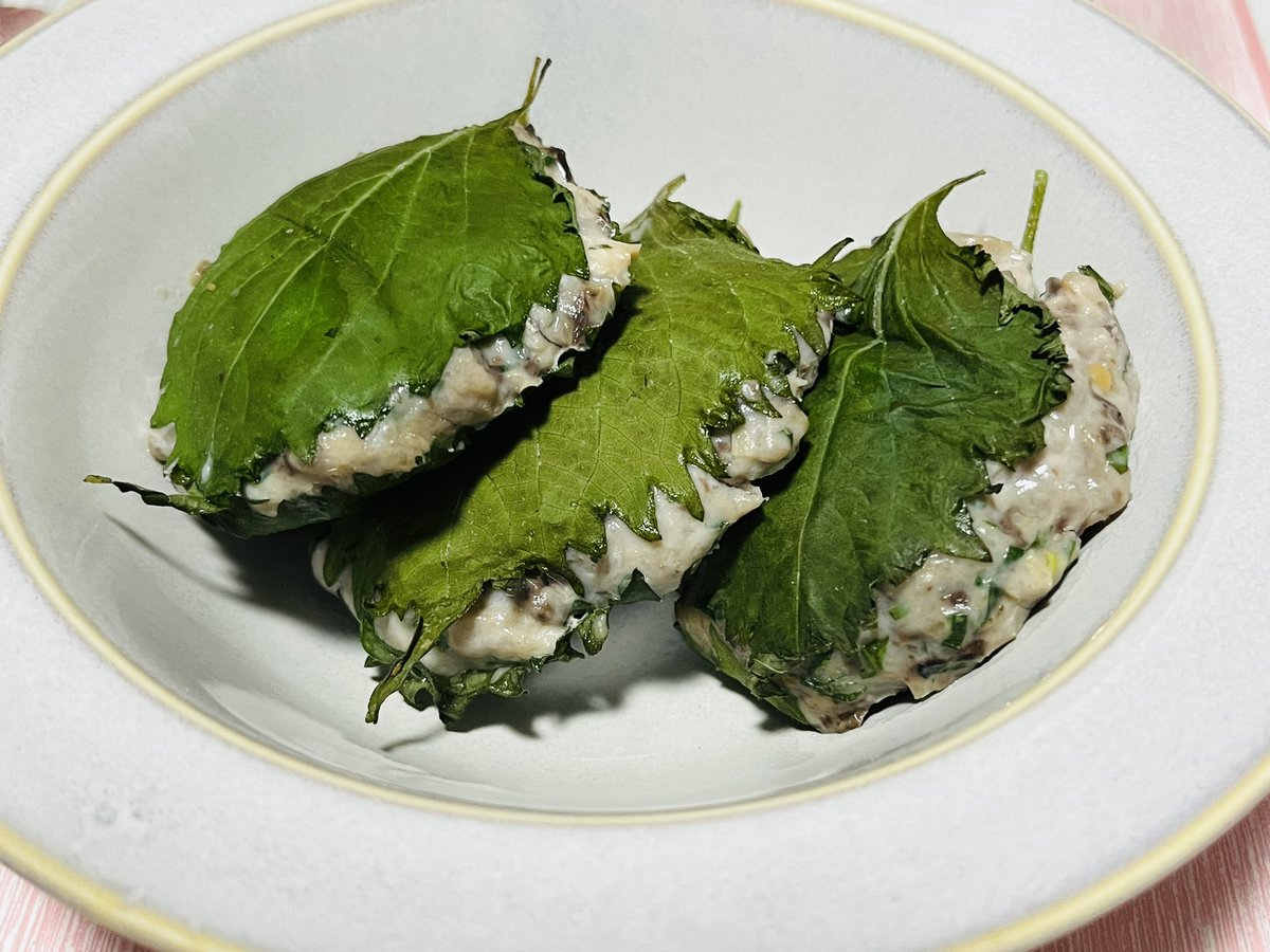 BlogWaral's tweet image. 68円で売られていたママカリ🐟

サッパとどこか違うなと思い調べたら、同じニシン科の「カタボシイワシ」でした！
珍しい魚を安く食べられて大満足です😋  

非常に美味しい魚なので、もし見かけたらぜひ食べてみてください✨  
長い小骨が多い点に要注意です…！

zukan-bouz.com/sp/article/1469

#魚食