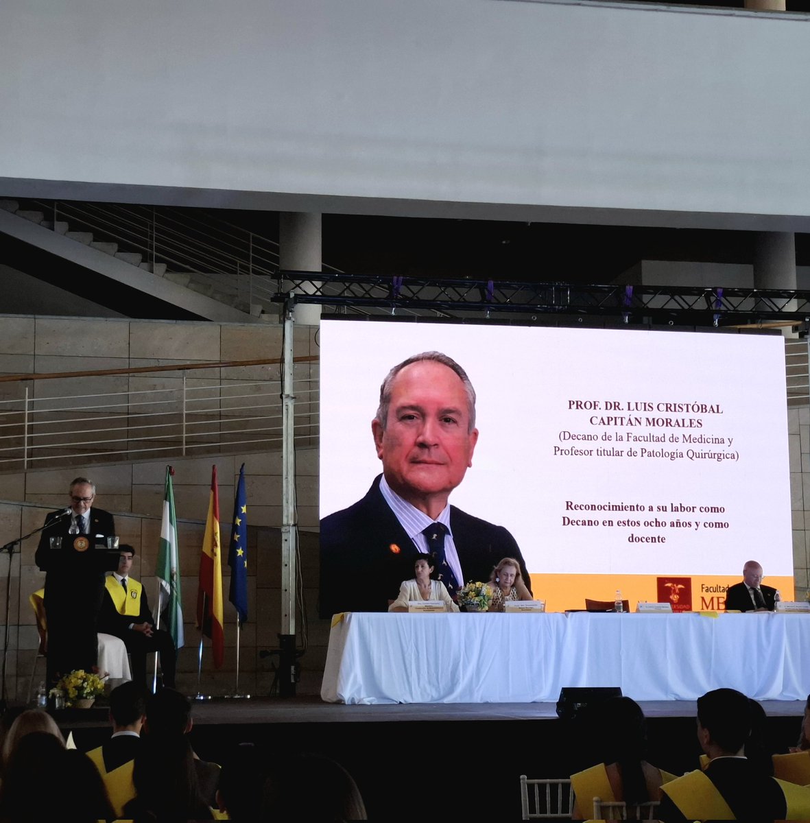 Enrique de Álava (@enriquedealava) on Twitter photo 🎓Graduación de Medicina de la <a href="/unisevilla/">Universidad de Sevilla</a>🎓
🎯Mis alumnos hablaron de compromiso, esfuerzo y futuro. Orgulloso de verlos crecer❤️
Despedida emotiva del prof. Capitán, tras 8 años como decano. 🎓Graduación de Medicina de la <a href="/unisevilla/">Universidad de Sevilla</a>🎓
🎯Mis alumnos hablaron de compromiso, esfuerzo y futuro. Orgulloso de verlos crecer❤️
Despedida emotiva del prof. Capitán, tras 8 años como decano.