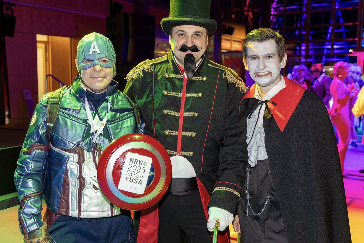 Nach acht Jahren als Staatssekretär wechselt <a href="/markspeich/">markspeich</a> nun zur <a href="/KASonline/">Adenauer-Stiftung</a>. „Ob Bundesrat, roter Teppich oder Karneval: Dr. Mark Speich hat stets überzeugt und den Interessen von #NRW in Berlin, Brüssel und darüber hinaus eine starke Stimme gegeben“, dankt Minister <a href="/n_liminski/">Nathanael Liminski</a>.