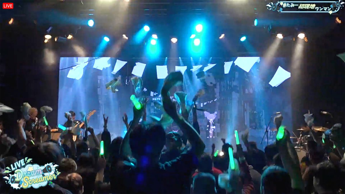 やーーーほんとすごかっためちゃくちゃよかったー！！なるほど生バンドはこういうことかー！！ステージの上がスクリーンじゃなくなるんだ、オーディエンスの声と合わさって最も現実に顕現したライブってわけなんだー👏これは刺激的すぎ最高すぎーーー🙌✨
#たみー初現地ワンマン