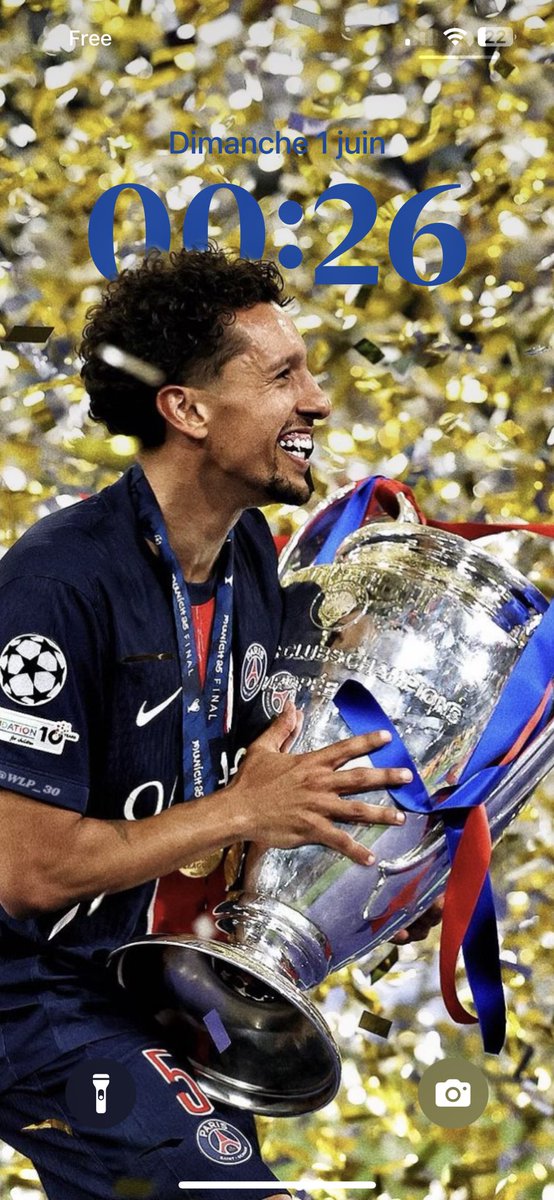 Media Parisien tweet media