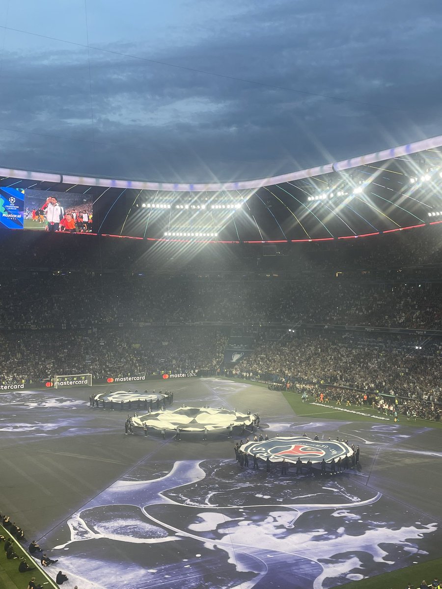 luxebejoe's tweet photo. Ieri ho assistito ad un match fantastico… Amico mio sei un grande!! .. hai vinto la Champions..🧠⚽️🥹 il match e le emozioni provate nn si dimenticano… che spettacolo… trovatemi uno sport simile… IMPOSSIBILE @GuillemHdz 🥰 #UCLfinal #realfriend #dream https://t.co/UXDHFtOZAr