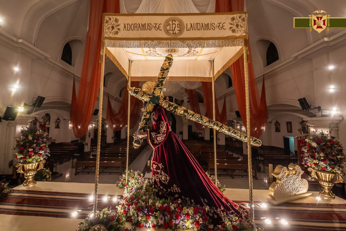 Así amanece la consagrada imagen de Jesús Nazareno de los Milagros previo q su cortejo procesional de velacion de la Ascensión. #elmasmorado