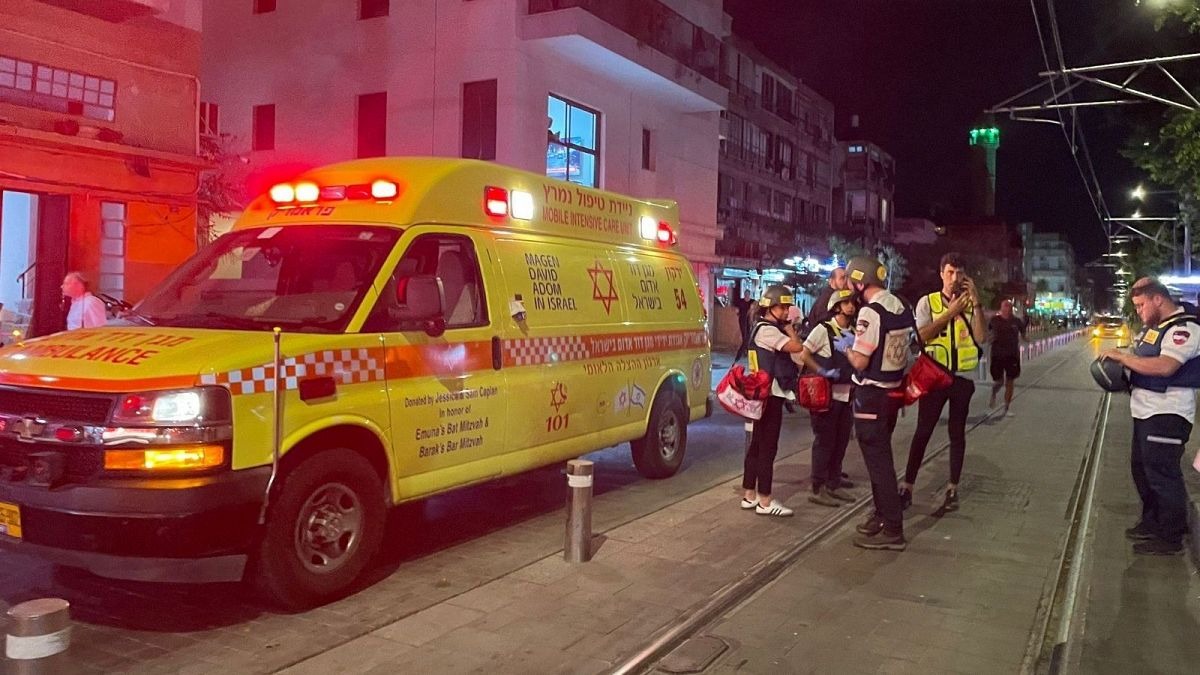 Violento tiroteo en Israel deja dos personas muertas

Dos hombres fallecieron en feroz tiroteo entre bandas en Kafr Qasim. Fueron declarados muertos después de ser trasladados a un hospital local.

Los dos fueron baleados afuera de un restaurante en el centro de la ciudad, y un