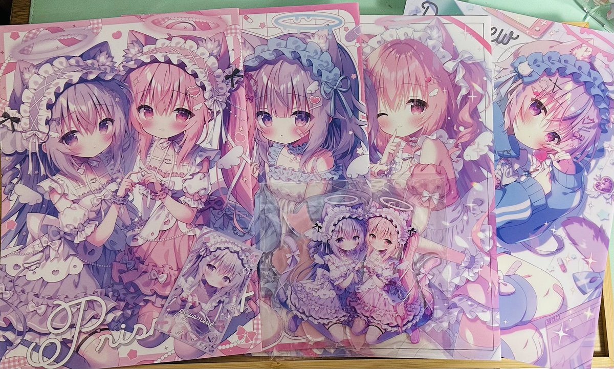 コミティア戦利品②
ぴよ先生(<a href="/piyomew_/">ぴよみゅう🐣</a> )の本とグッズ！
以前から気になってたサークルなので、この機会に！
可愛いさに思わず本一式を！イラスト集とっても可愛いです🥰
そして、今回の目当てのアクスタ！こちらもホントに可愛いすぎます💜🩷