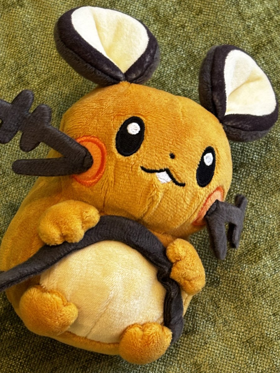 dedechan07's tweet image. 横たわってるだけで可愛すぎるデデンネ⚡️