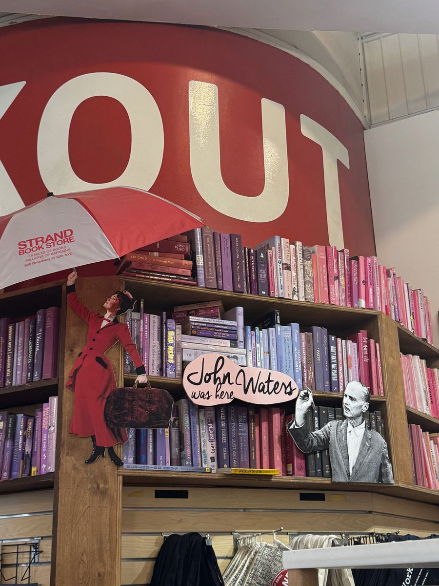 Levenger's tweet image. 📚 Step into literary history at Strand Bookstore, nestled in the heart of New York City. A beloved spot for book lovers, Strand is not just a bookstore—it's a living, breathing tribute to the written word.
#NYCLiteraryLandmarks #SundayReads #TimelessBooks
