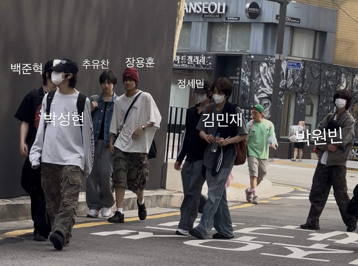 제가 봤던 시점에서는 아이딧 멤버들 이렇게 보였습니다