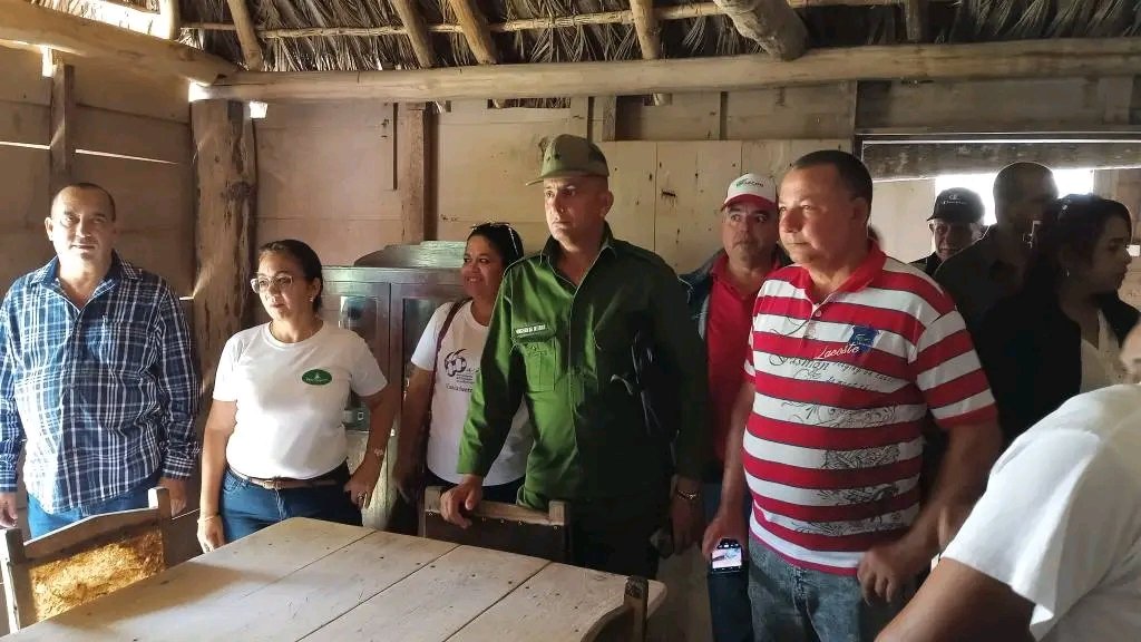 CNCTVGranma's tweet image. Los Miembros de comisiones municipales de los territorios del Plan Turquino realizaron recientemente una visita al Museo del Campesino Rebelde, institución ubicada en la demarcación del Consejo Popular El Plátano, municipio #Pilón.

Fte | Corresponsalía TV Pilón