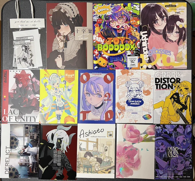 どの本やグッズも、とてもとても素敵が詰まっていて、本当に幸せです。
作ってくださって、こうして買わせて頂けて。
ありがとうございます

#コミティア戦利品 