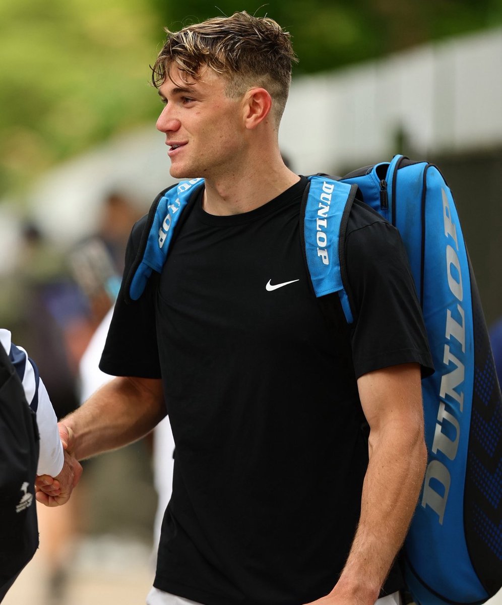 Jack Draper is loving life at Roland Garros💪🏼

Let’s keep going Jack🇬🇧🙌🏼

📸<a href="/atptour/">ATP Tour</a>